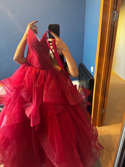 Продам на выпускной платья