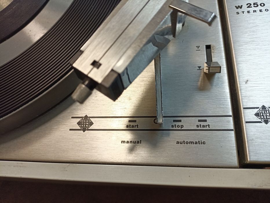 Грамофон + един за подарък