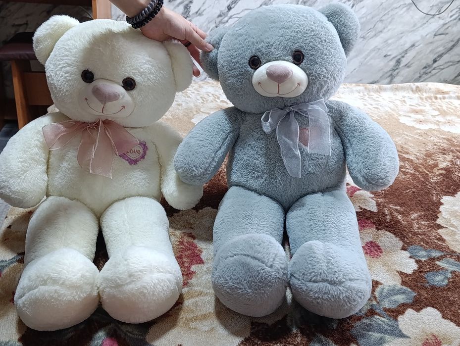 Продам 2х медведей