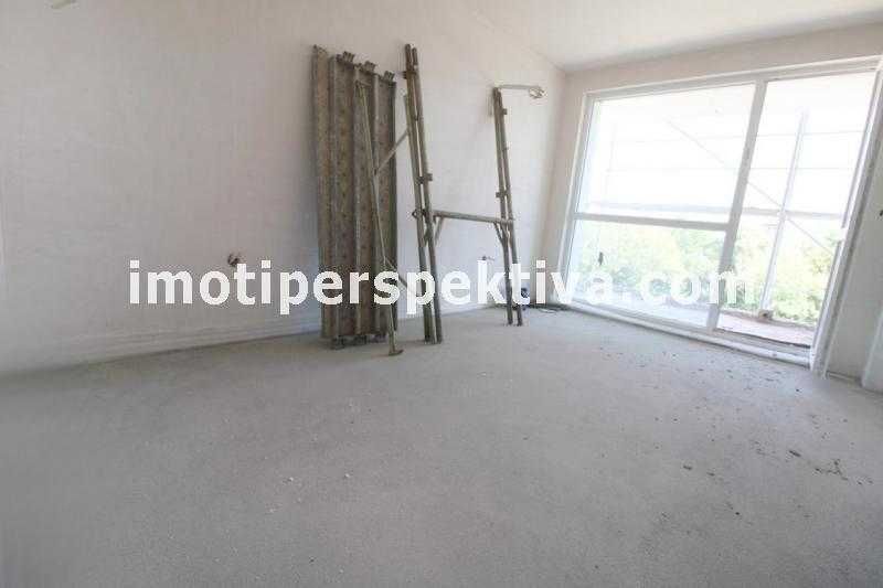 Продава се Тристаен апартамент в Пловдив, Кючук Париж - 106 кв.м за 969 €/кв.м - Снимка #2