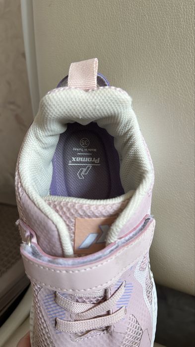 Продам кроссовки