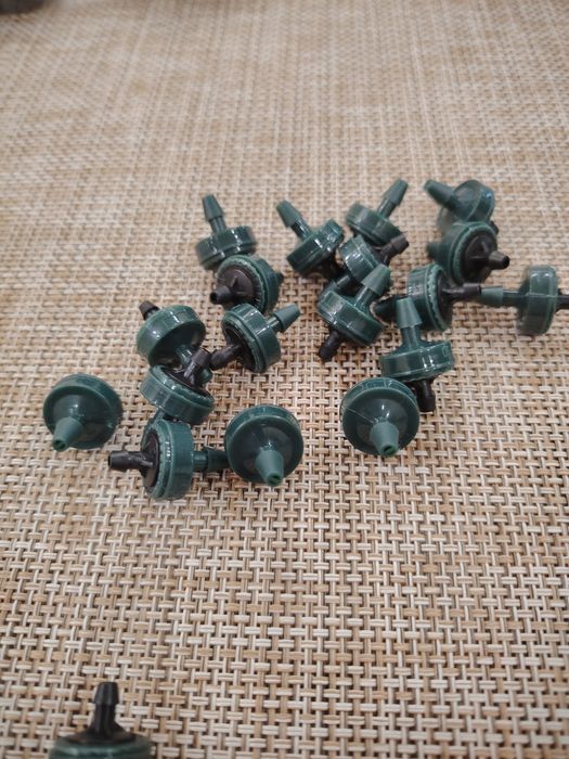 Дюзи  за капково напояване  500 броя 8л/ч.