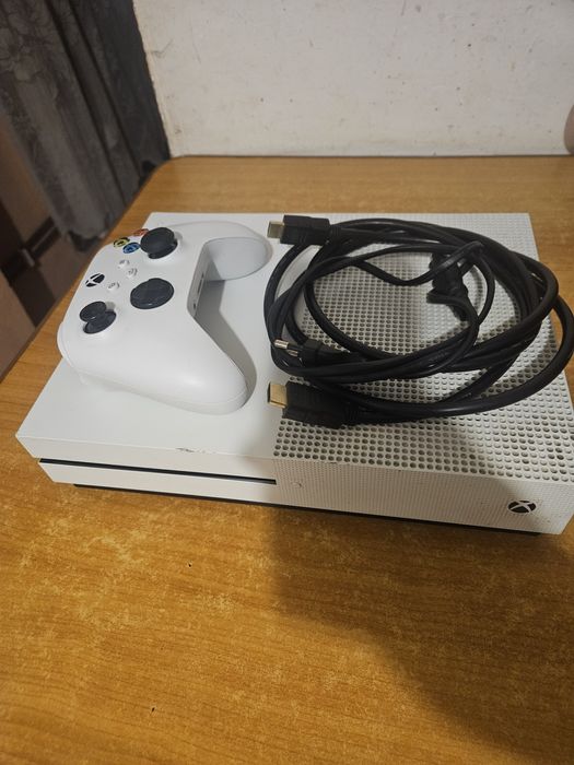 Vând xbox one s disc edition
