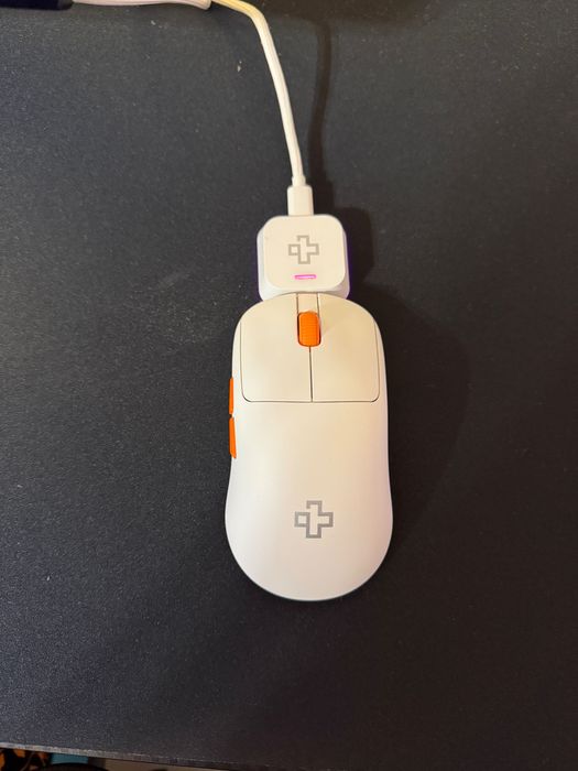 Mouse Gaming Qwetykey Falcon Alb 8k!