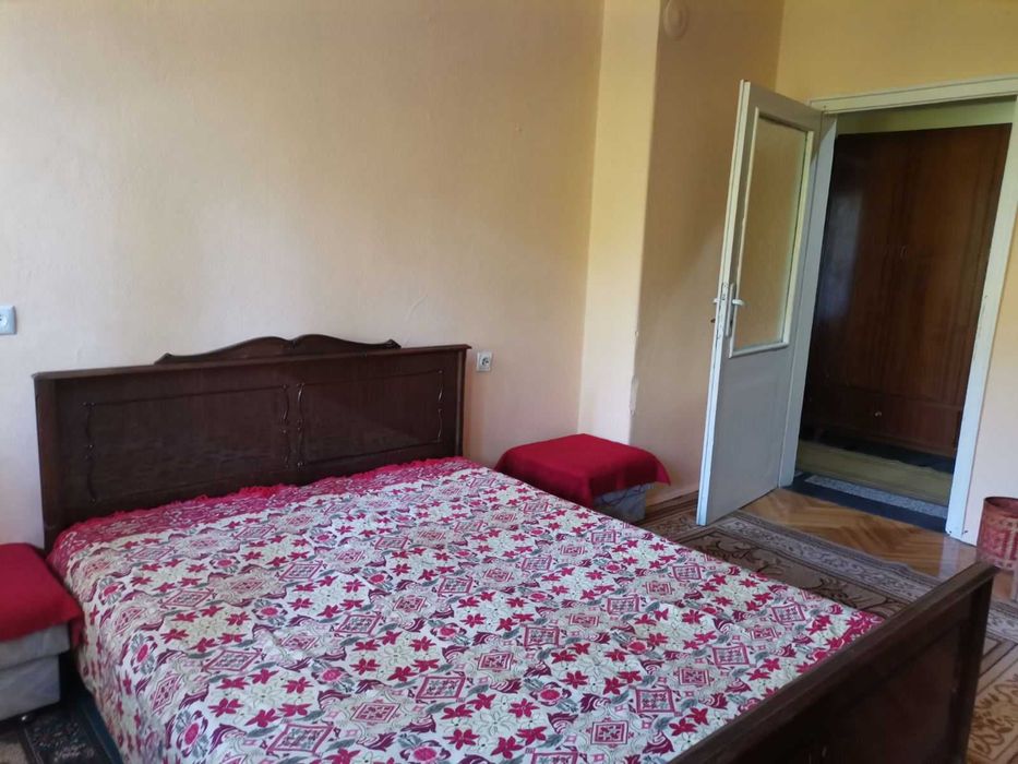 Дава се под наем Тристаен апартамент в Шумен, Добруджански - 90 кв.м за 306 € - Снимка #2