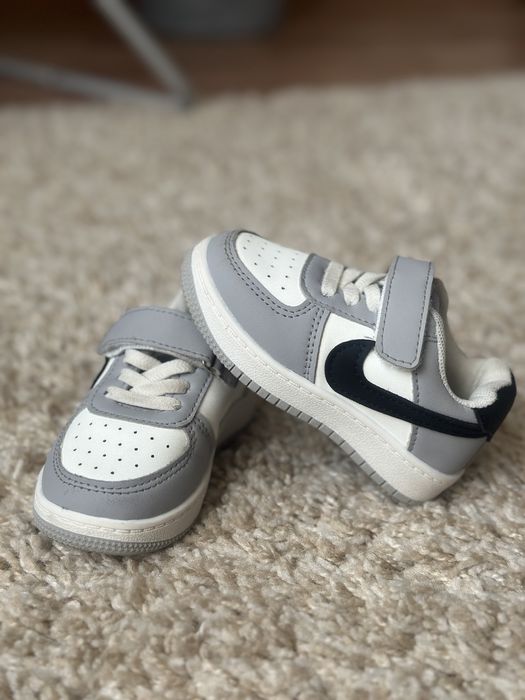 Продам детскую обувь