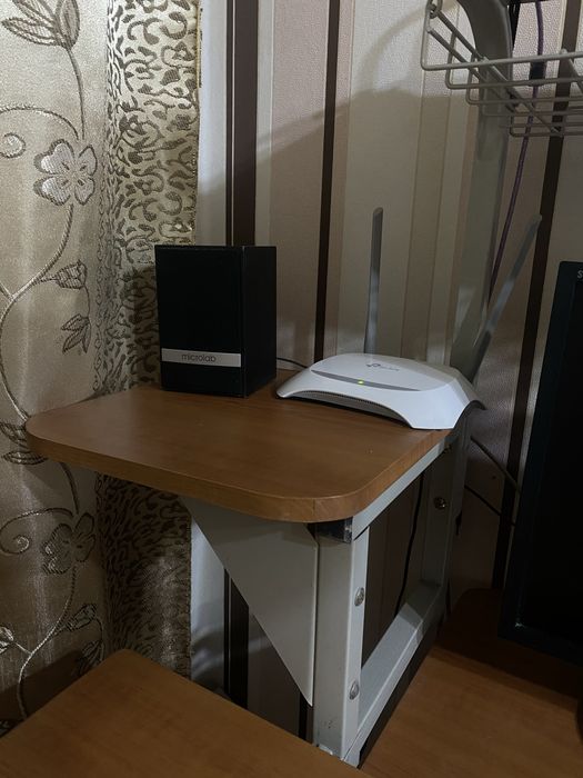 Продам стол вместе с компьютером!