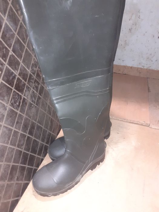 Продам сапоги болотные