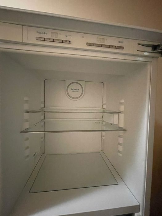 Хладилник с фризер Miele ,No Frost ,за вграждане