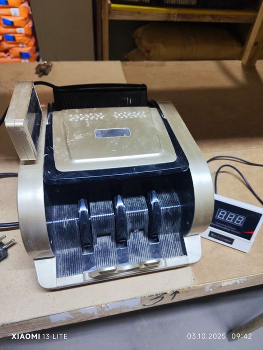 Срочно сотилмади тароз ва пул санаш аппарати