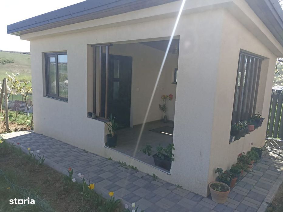Casa D+P+E la intrare in Curtesti