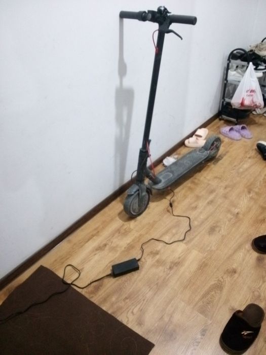 Xiaomi m365 pro original  samakati zaryatchiki bor   bitta aybi baloni