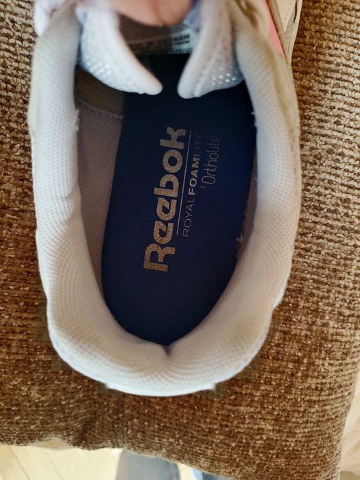 Продавам дамски маратонки  Reebok 39