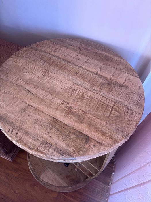 Чисто нова бар маса под формата на красива бъчва