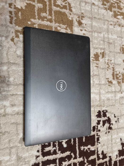 Laptop i7 generatia a12a constructie din carbon model foarte solid subitre si practic