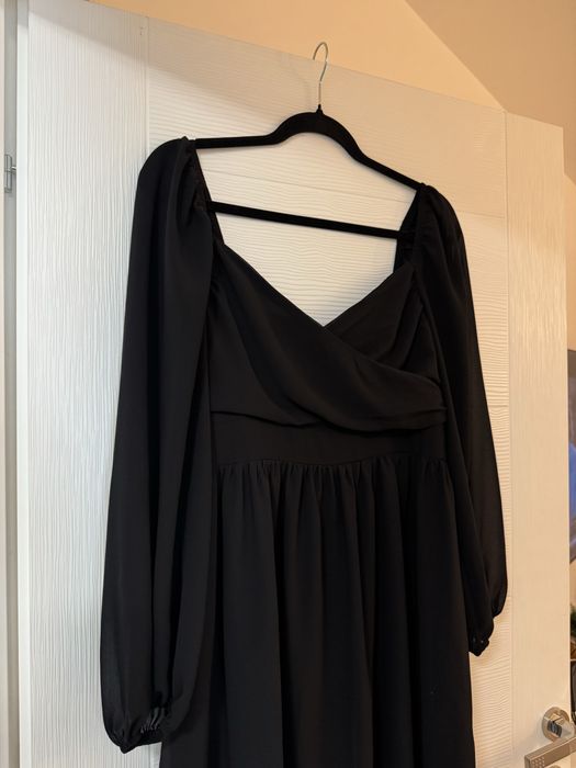 Rochie neagra cu maneca