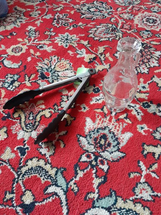 Щипцы и графинчик