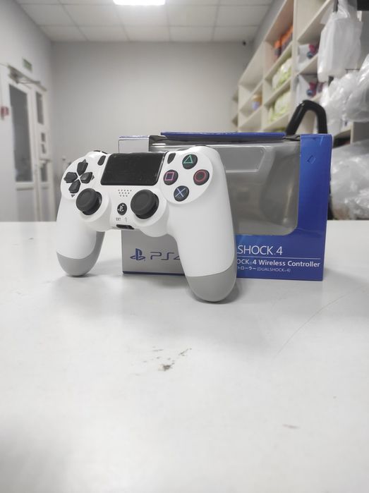 Контроллер Sony Dualshock 4