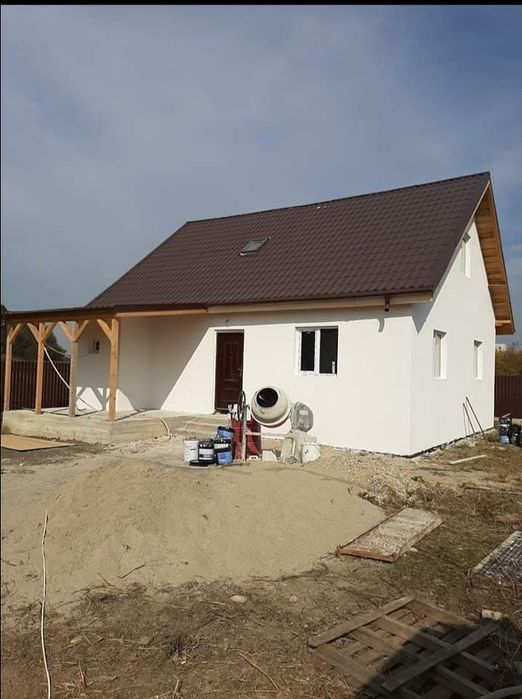 Vand case pe structura metalica