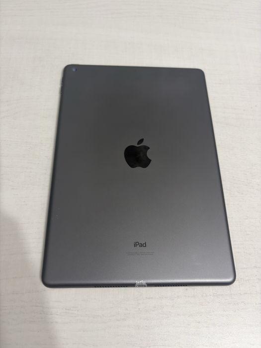 iPad 9 поколения 64GB Wi-Fi — отличное состояние