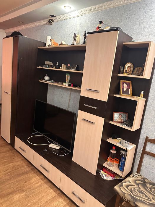 Продам стенку под телевизор и одежду