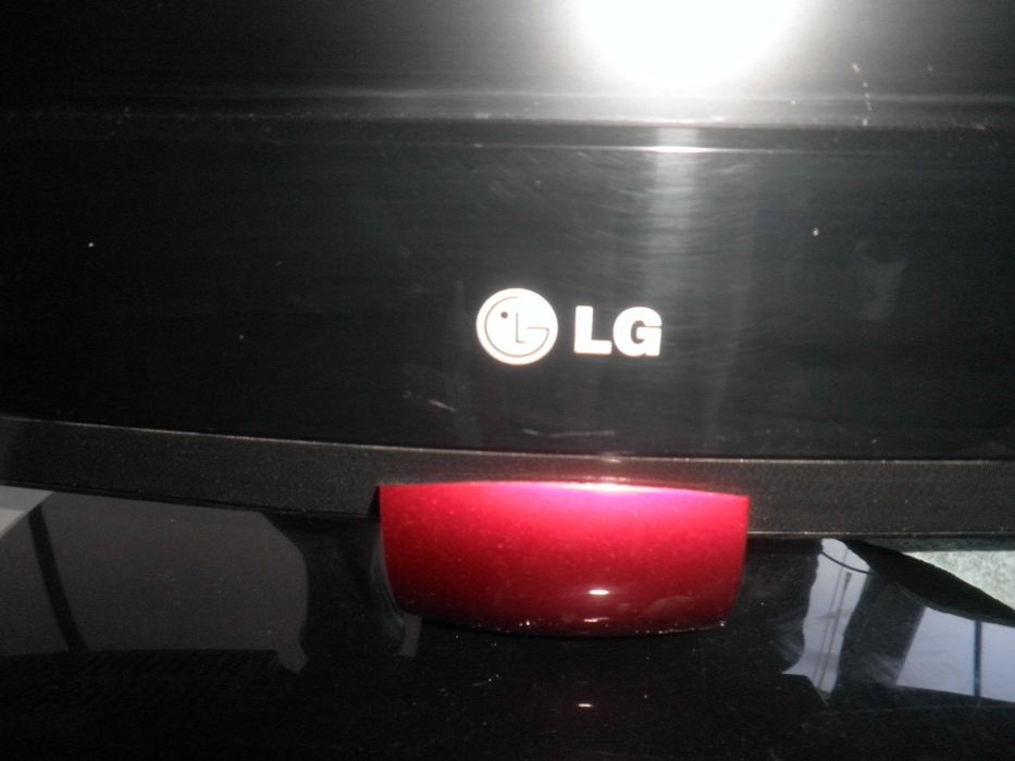 Продавам  телевизор  LG  тридесет  и  два  инча  .
