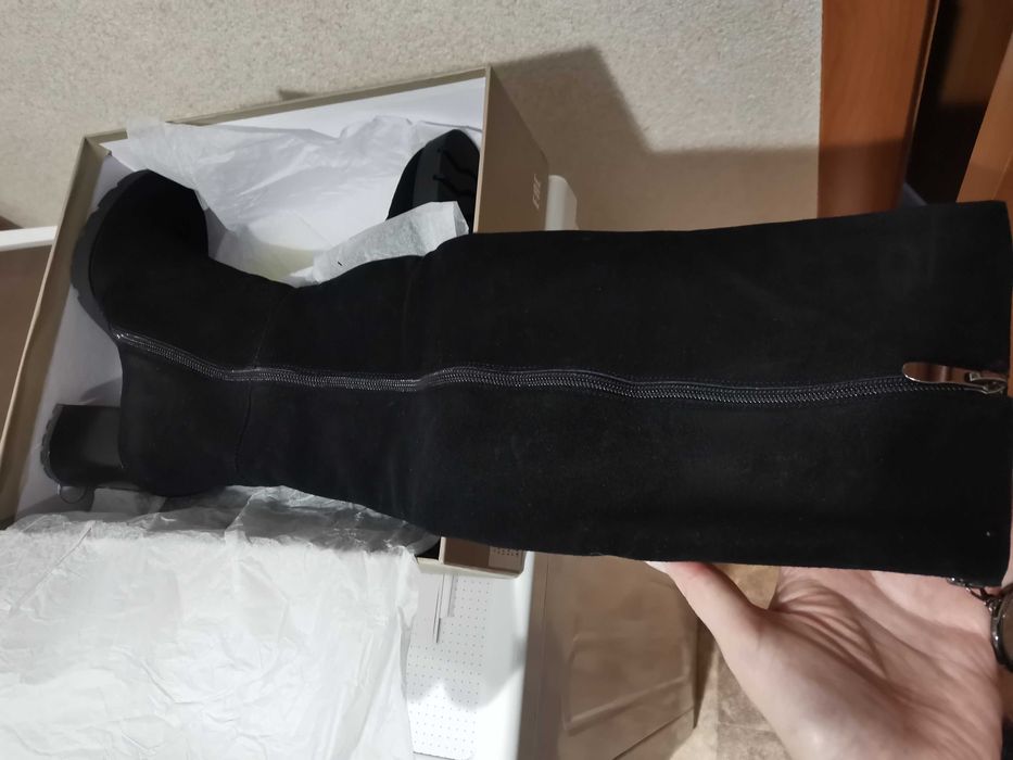 Продам замшевые сапоги