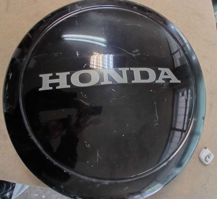 Пласмасов капак за резервна гума на " Honda"