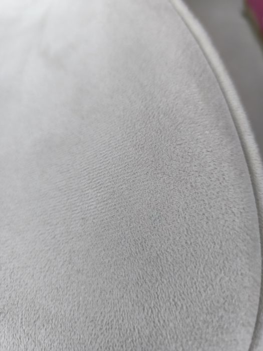 Тапициран стол, ергономична форма с висока облегалка бежово/златист