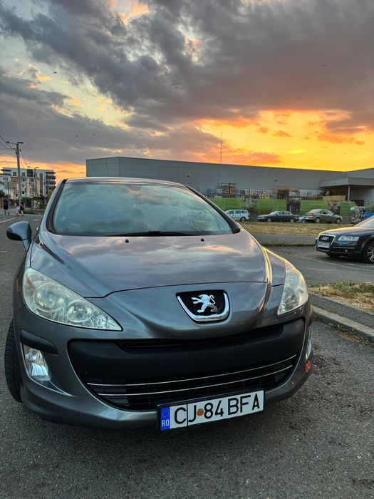 Peugeot 308 1.4 VTi 16V – 98 CP | GPL | Navi | Camere | Senzori