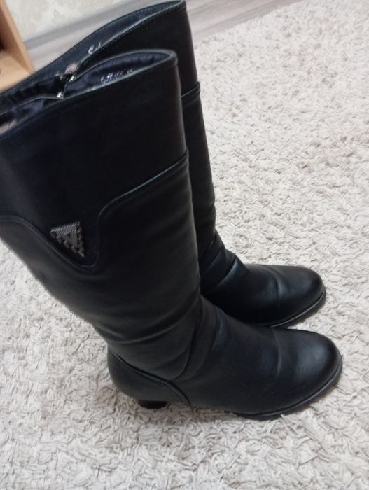 Продам зимние сапоги 39рр