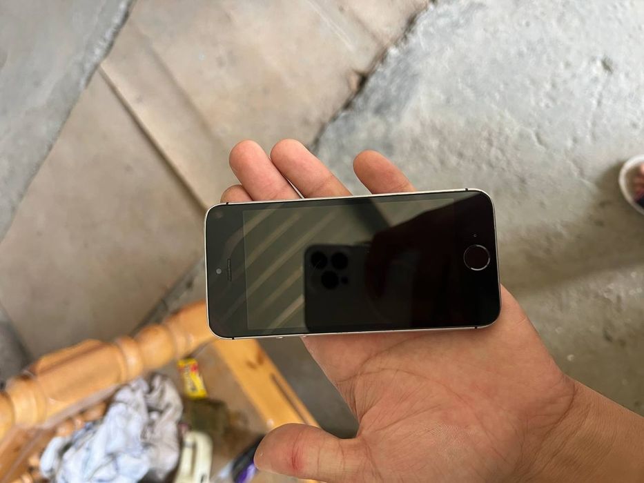 Продаётся iPhone 5 SE