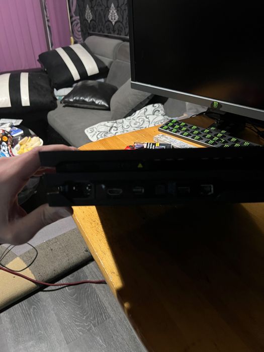 Ps4 Pro (пакет с монитор 27инч HDR Benq, джойстик и игри)