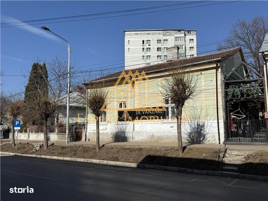 Casa centrala acces la doua strazi cu 751 mp , pret usor negociabil Su