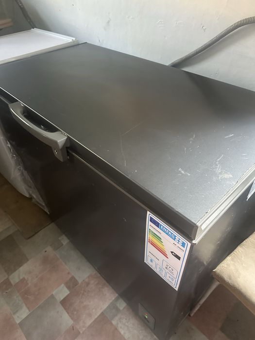 Продам морозильники , духовку , ларь