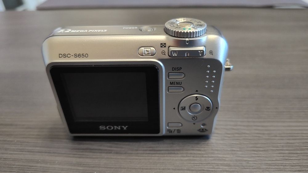 Продавам фотоапарат Sony