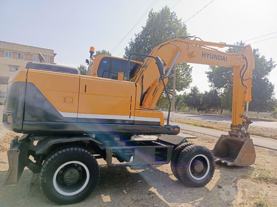 Ekskavator sotiladi Hyundai Robex