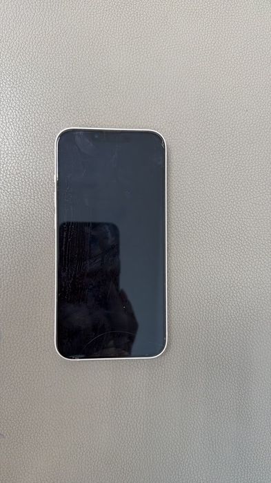 IPhone 13 в хорошем состоянии