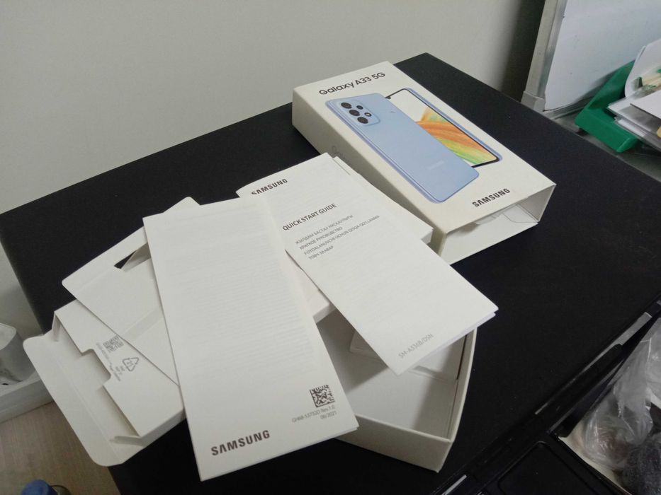 Пустые коробки от телефонов