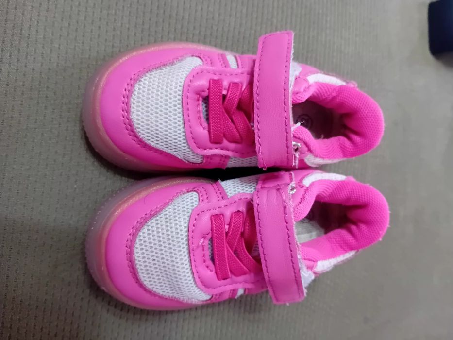 Adidasi roz marime 22