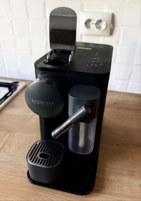 Expresor Delonghi Lattissima One