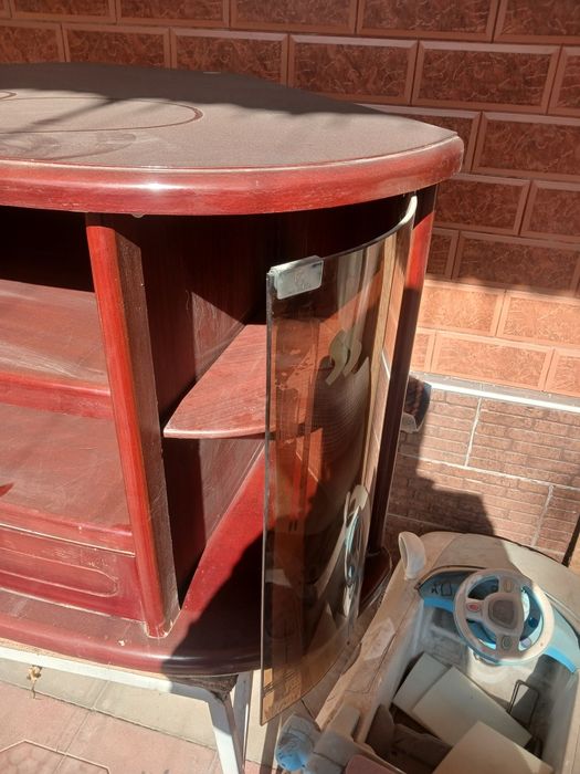 Продам угловую тумбу под телевизор