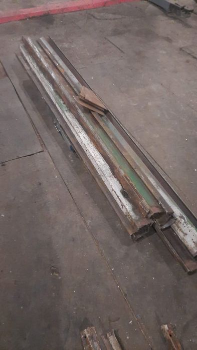 Продаю уголок...