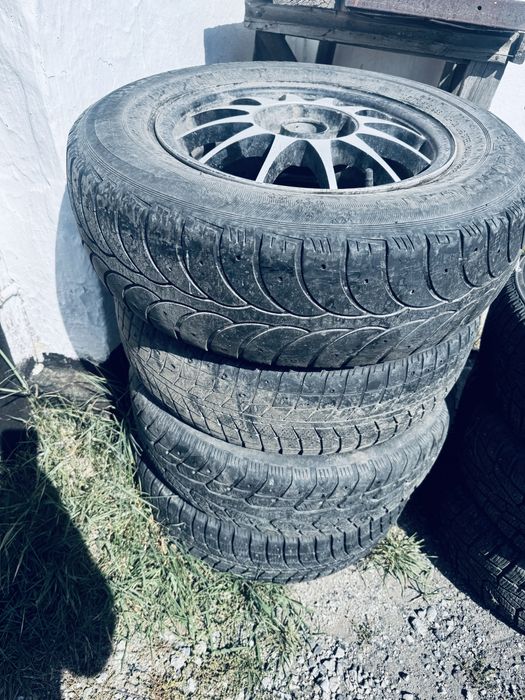 Продам диски с резиноы 15