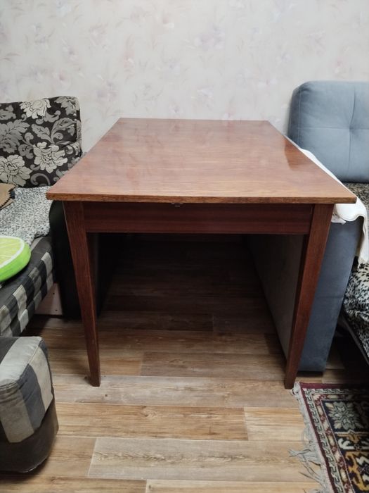 Продам стол полированный