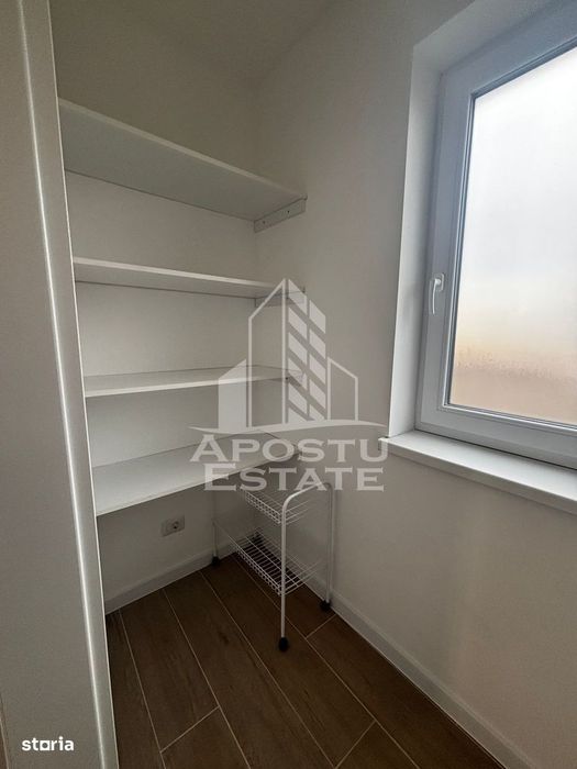 Apartament cu 3 camere,loc de parcare, prima inchiriere, Dumbravita