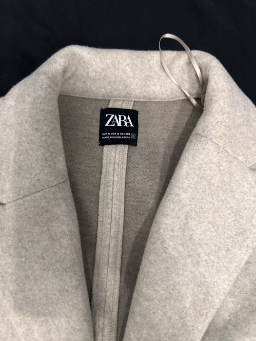 Пальто Zara бежевого цвета