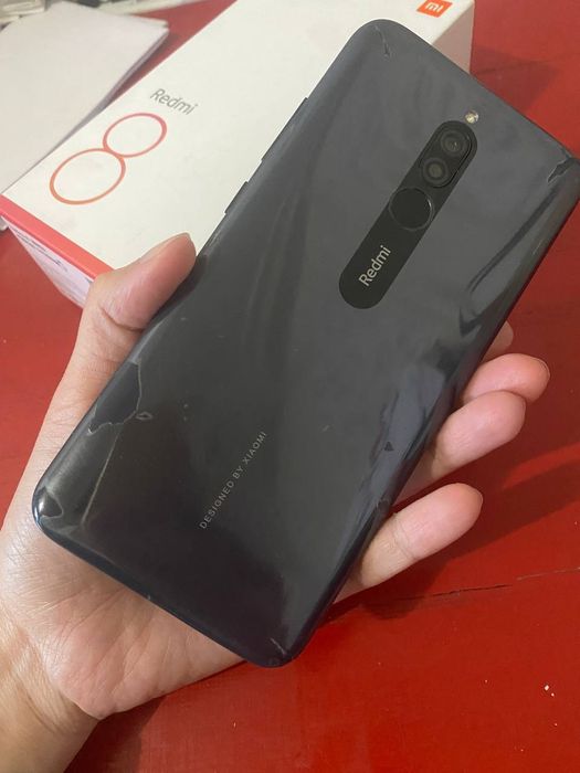 Redmi 8 A . 4/64 deyarli ideal