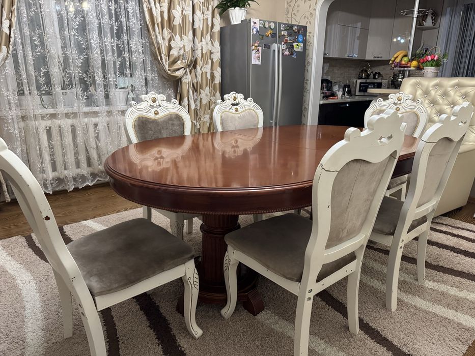 Стол со стульями