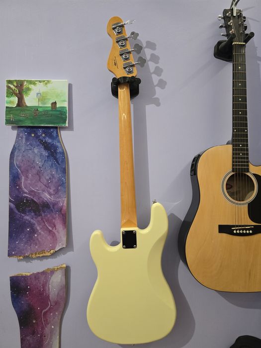 Bass китара vintage v4